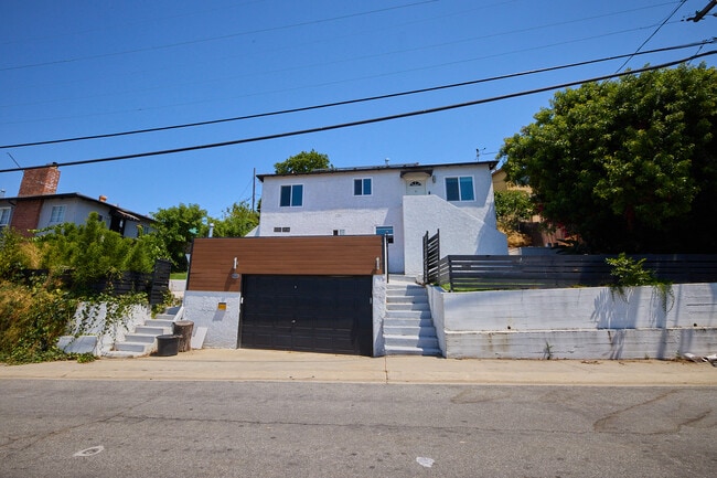 Building Photo - 1416 Helen Dr Rental