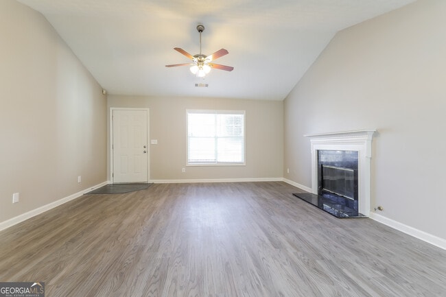 Photo - 852 New England Ct