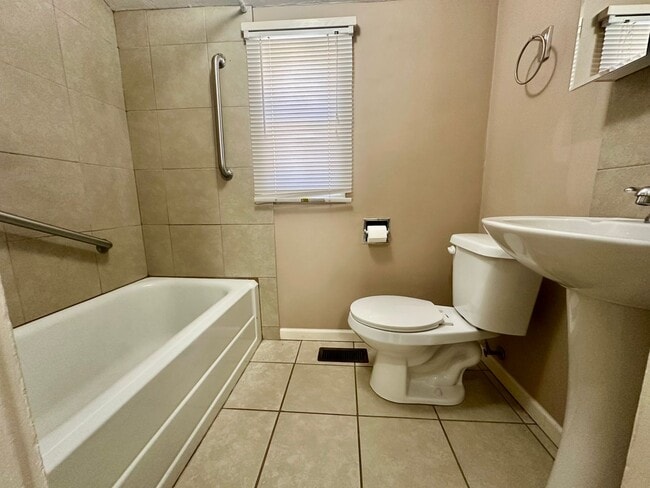 Photo - Peteyboy Properties LLC-437 W Jackson A &amp; B Unit A