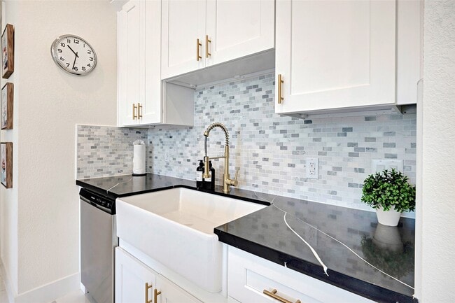 Building Photo - 5908 St Augustine St