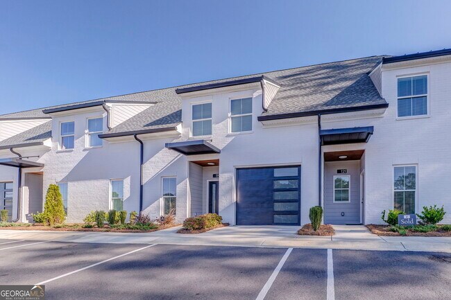 Photo - 77 Chateau Dr SE