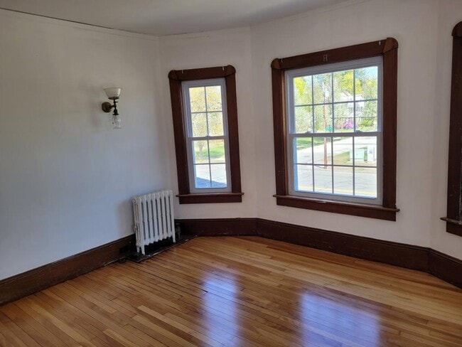 Photo - 2060 Elm St