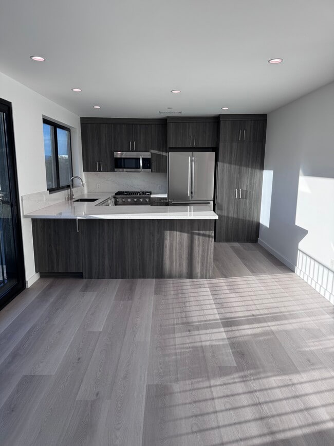 Living looking into kitchen - 2408 Highland Ave Unit A