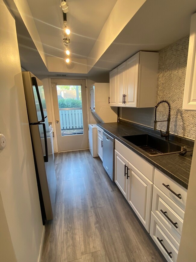 Building Photo - 7376 Countrybrook Dr Unit 7376 Rental