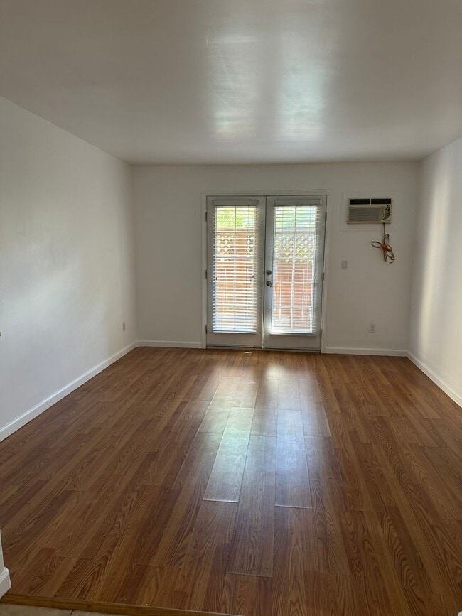 Photo - 54TH ST - Beautiful 1/1 Condo w Patio, Stainless Kitchen, Near SDSU! Unidad 117