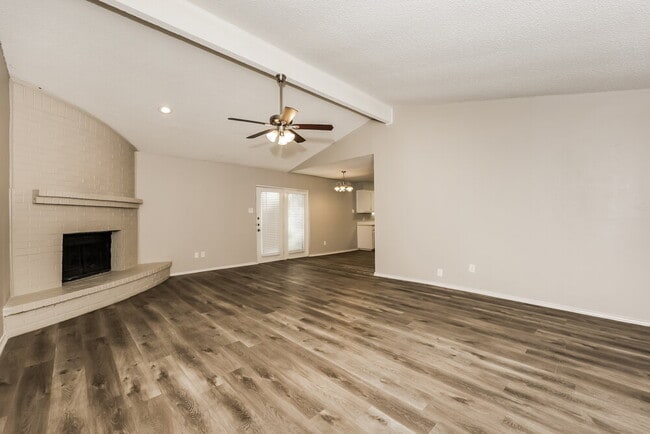 Photo - 6004 Cool Springs Dr