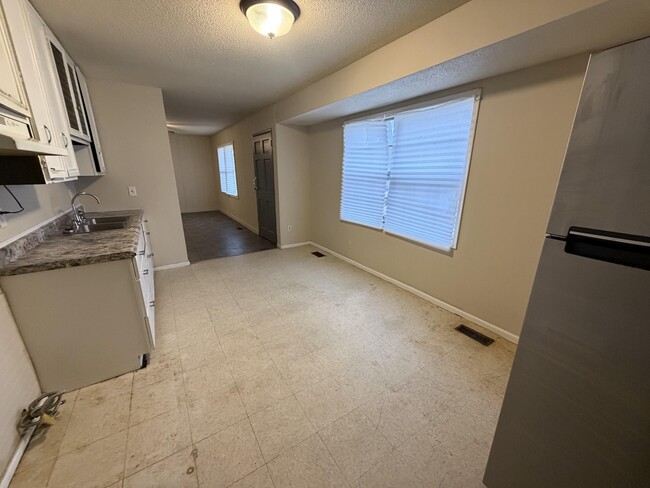 Photo - 1016 Camaro-