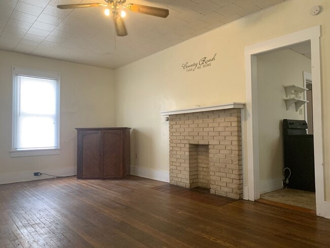 Photo - 3 Bed/1 Bath Home located close to Sunnyside and Downtown Campus- Available 5/20/2026