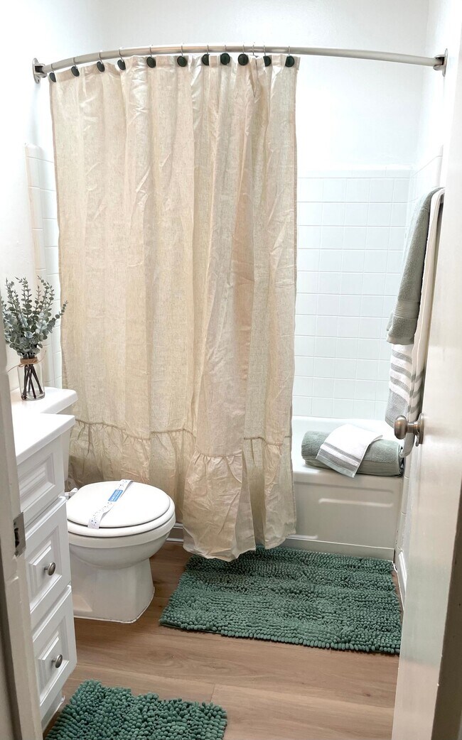 Photo - RIVER GARDEN