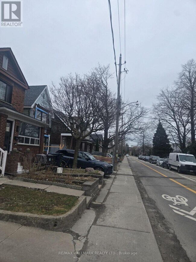 Photo - 251 Silverthorn Ave