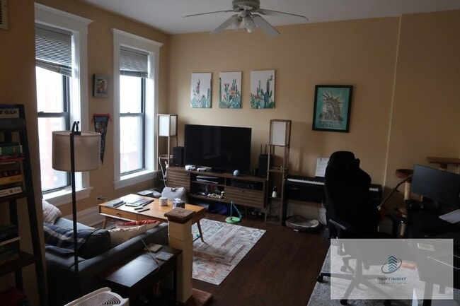 Building Photo - 1547 W Blackhawk St Unit 2C