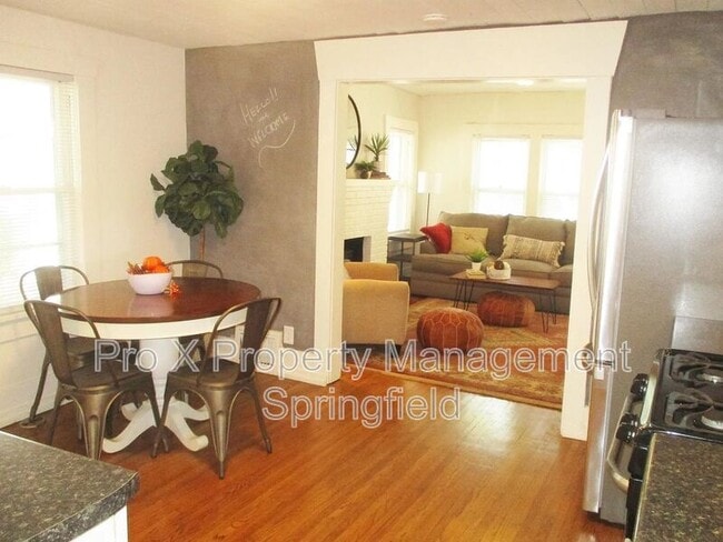 Photo - 1069 S Broadway Ave