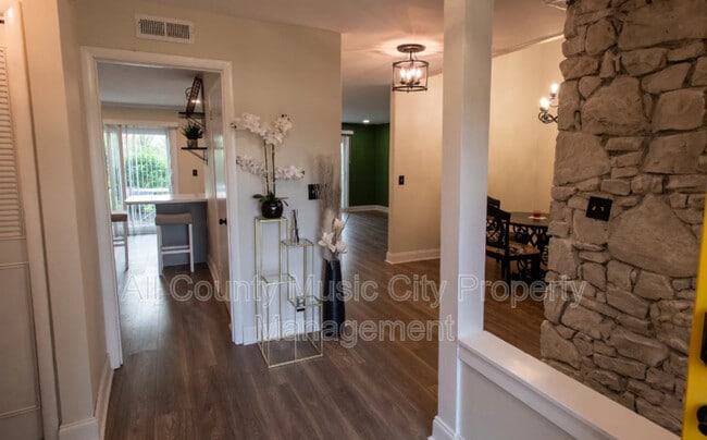 Photo - 129 Hermitage Woods Dr