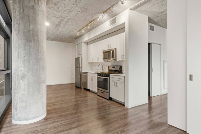 Photo - 612 S Clark St Condo