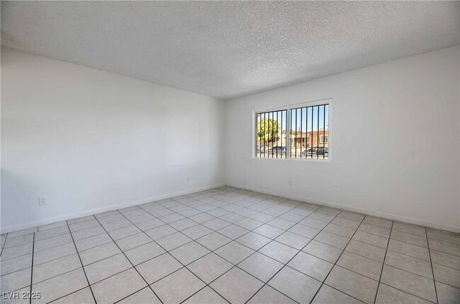 Photo - 5317 Redberry St