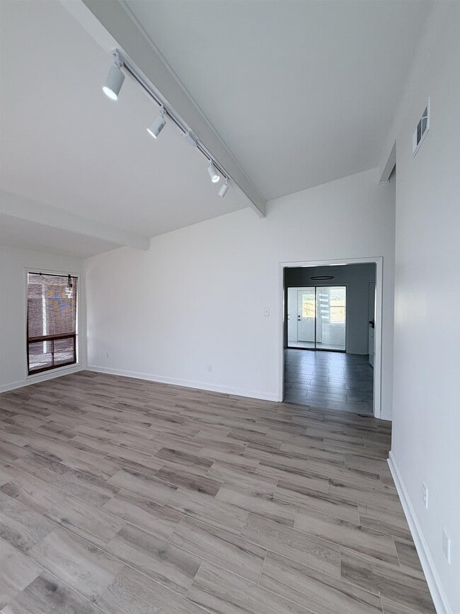 Photo - 5136 Warfield Dr