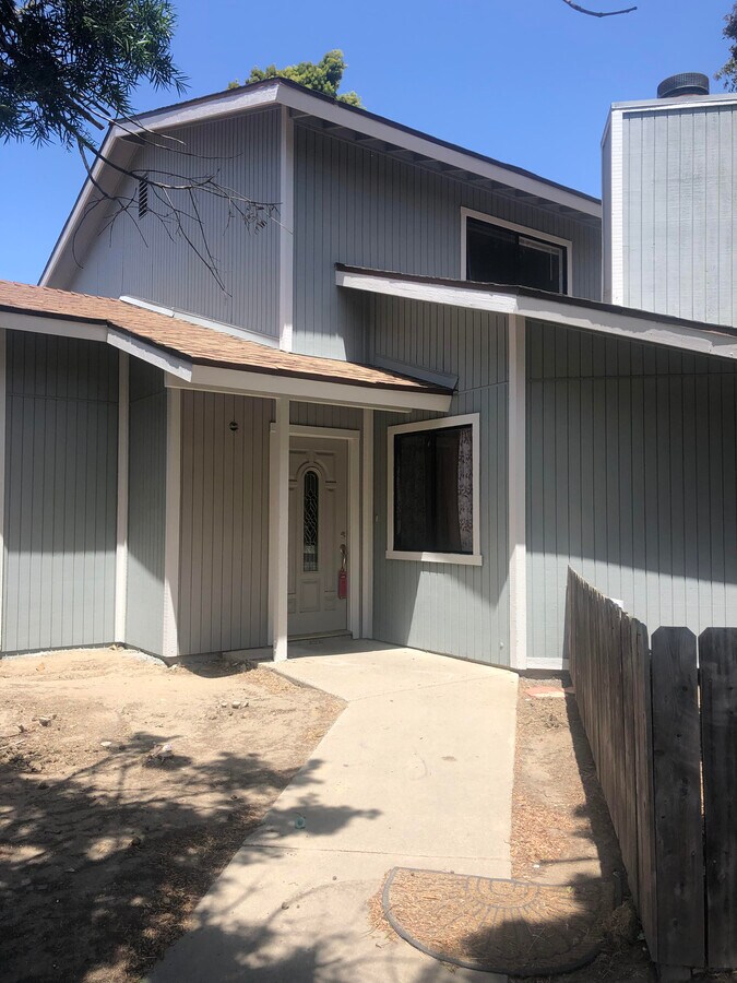 Photo - 423 E College Ave