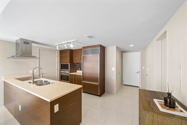 Photo - 495 Brickell Ave Unit 911