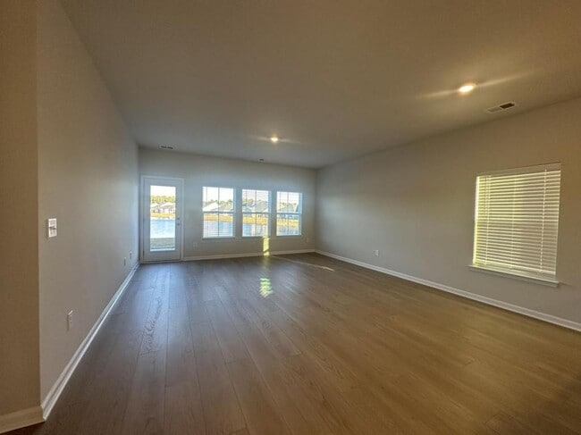 Photo - 755 Laconic Dr