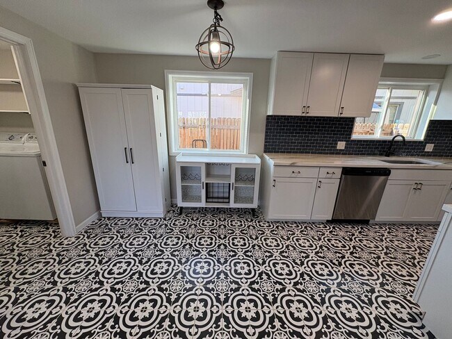 Photo - Beautiful 4 Bed 3 Bath Home!!!