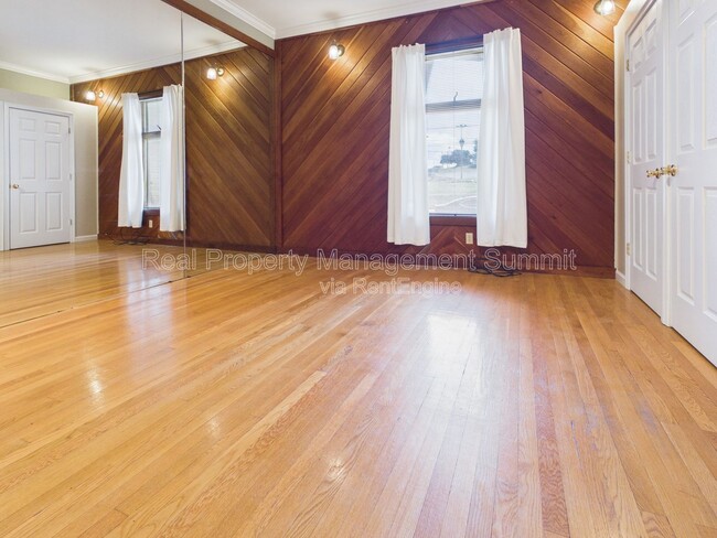 Photo - 402 N Market St Unit Apartment A1