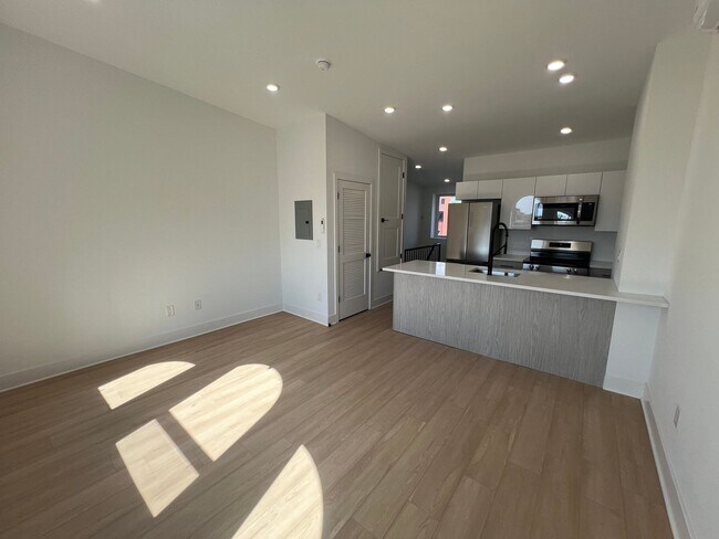 Building Photo - 4253 Viola St Unit 3