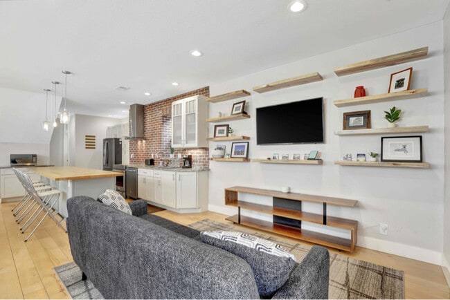 Photo - 2520 Lafayette St