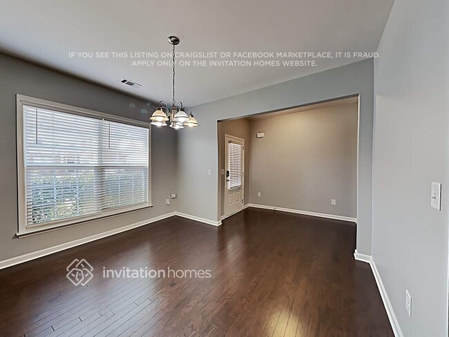 Photo - 667 Lorimore Pass