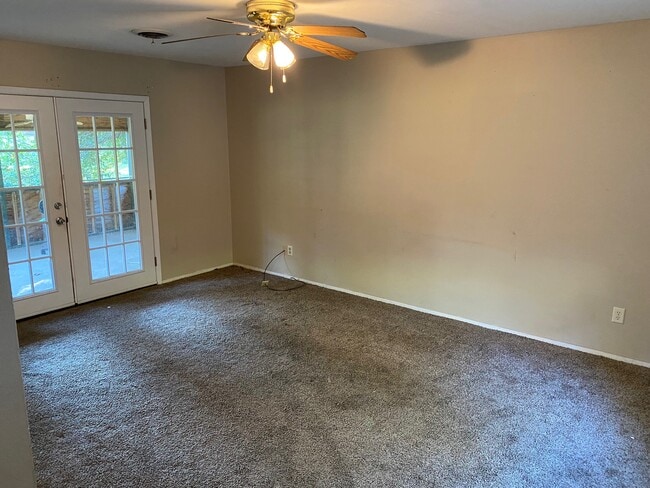 Living Room - 2000 W Pinecrest Dr Unit Pinecrest A