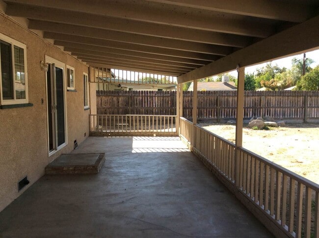 Building Photo - Available Now! Rental