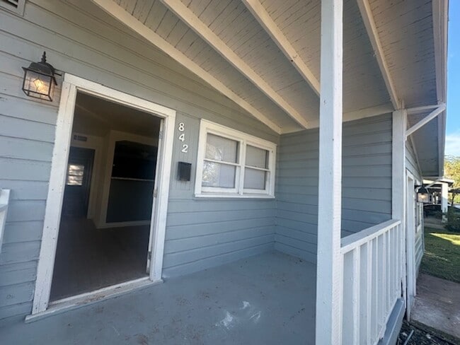 Photo - 842 South St