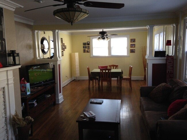 Living room looking into the dining rm - 1820 Pleasant St Unit 1