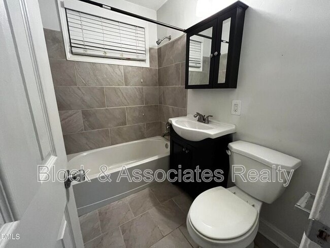 Photo - 712 Hadley Rd