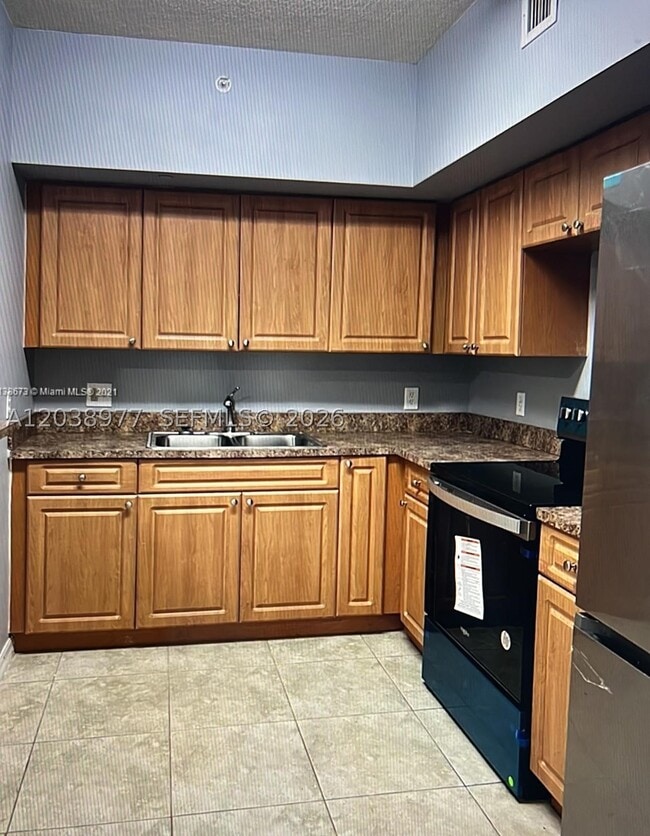 Building Photo - 115 SW 42nd Ave Unit 206