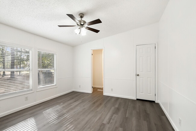 Photo - 36375 Longleaf Dr