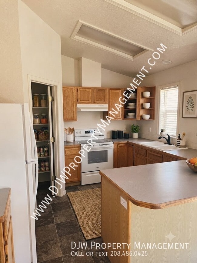 Photo - 674 N Tall Pine Pl