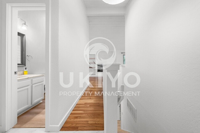 Photo - 8655 Skyline Blvd