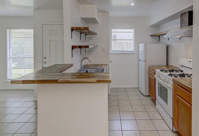 805 Sirocco Dr