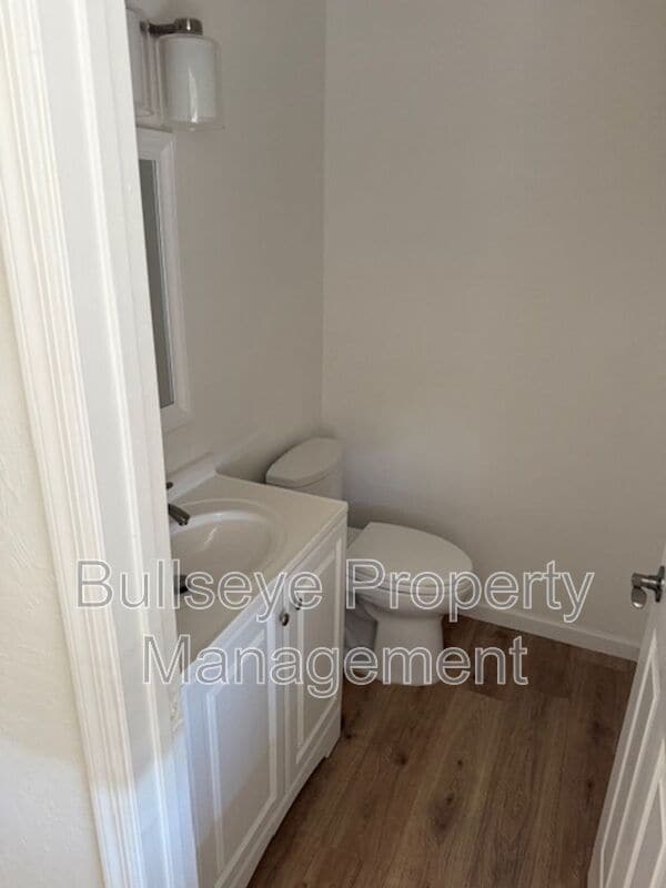 Photo - 1302 E Maddock Rd