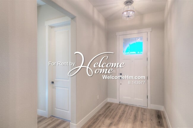 Photo - 262 Commodore Dr