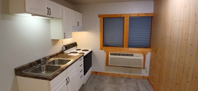 Building Photo - 302 2nd St Unit 3