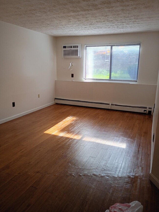 35 Log St
