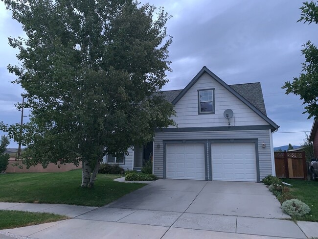 Building Photo - 4 Bedroom 2.5 Bath home on a cul-de-sac