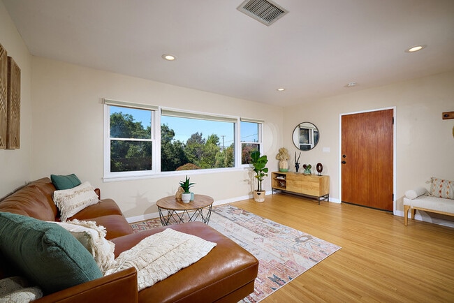 Photo - 2136 Foothill Dr