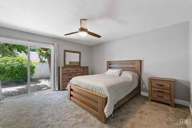 Photo - 8000 Kroll Way