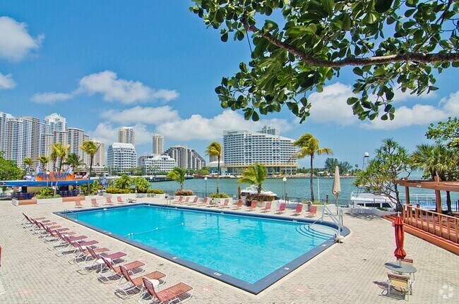 Building Photo - 905 Brickell Bay Dr Unit 1521 Rental