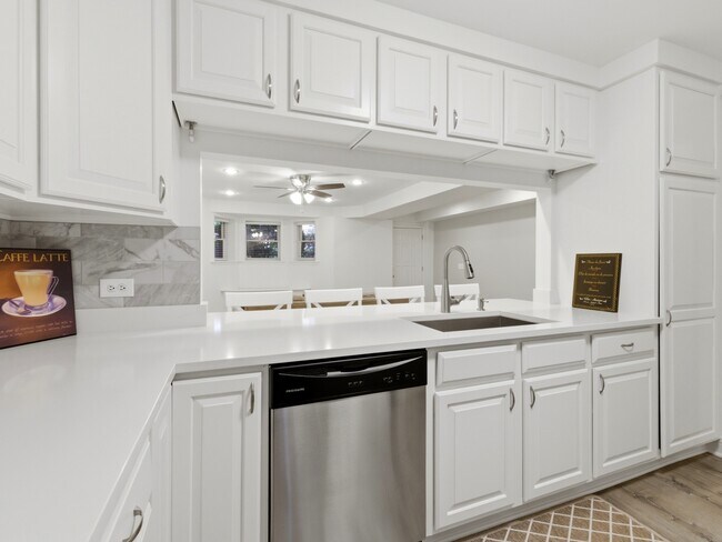 Photo - 3327 N Kenmore Ave
