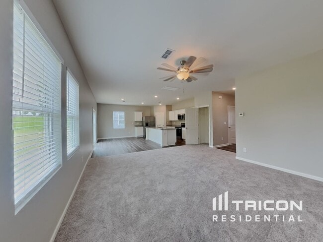 Photo - 141 Gladstone Loop