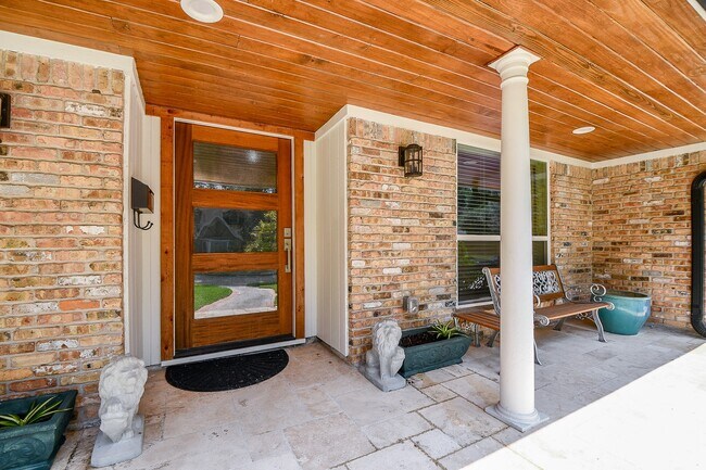 Photo - 922 Chantilly Ln