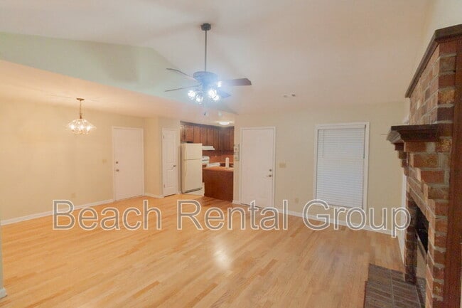 Photo - 1335 Melanie Ln